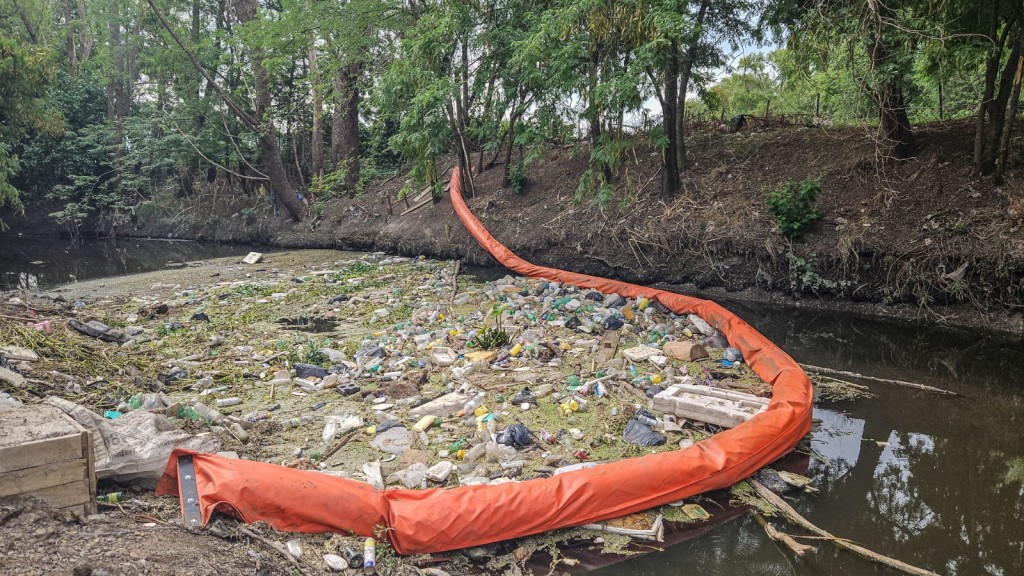 La ecobarda del Arroyo Escobar evitó que más de 5.000 kilos de basura contaminen la Reserva de Maschwitz