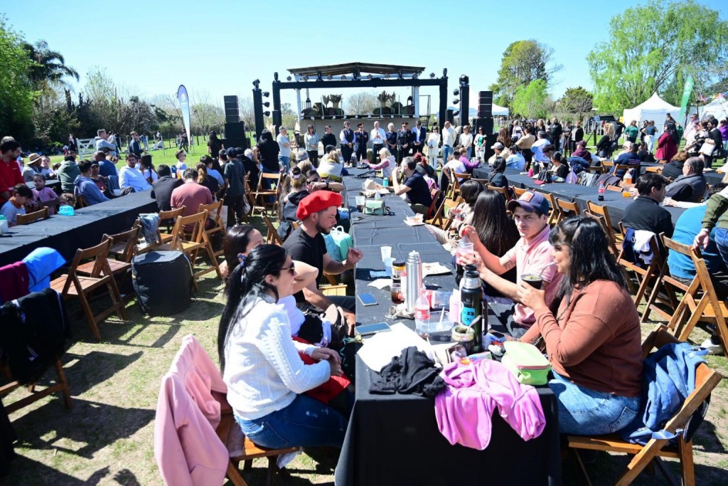 Miles de personas disfrutaron de los festejos por los aniversarios de Ingeniero Maschwitz y Loma Verde